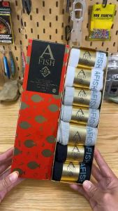 抗菌防臭袜 (1盒7双) Antibacterial and Deodorant Socks   #7A防臭袜😍让你远离脚臭😣。一只鱼抗菌防臭袜✨，一打开包装就有一股淡淡精油味🌈，还能够有效抑制细菌滋生✨，防止异味产生。