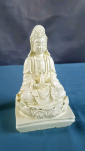 Tượng Quan Âm Bồ Tát ngồi trên đài sen đế vuông cao 12cm