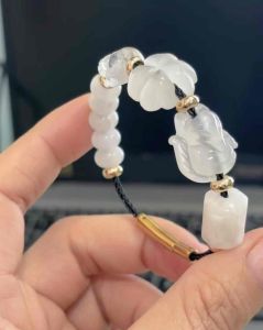Vòng tay nữ mic 5 charm đá Thạch Anh Trắng hồ ly tỳ hưu cỏ 4 lá lu thống và điếu ngũ phúc may mắn tài lộc và hạnh phúc
