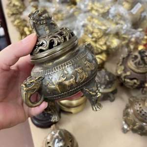 Đỉnh Lư Đốt trầm bằng đồng.cao 12cm