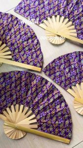 พัดไม้ไผ่ ลายไทย ลายช้าง ผ้าแพรสีล้วน บ้านบ่อสร้าง