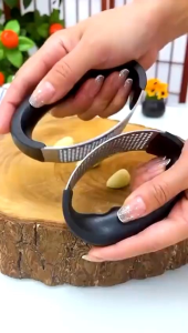 Alat Penggerus Bawang Penghancur Bawang/ Garlic Press Bahan Stainless Steel