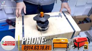 Bơm dầu thuỷ lực lắp cho đầu motor của máy duỗi nắn sắt thép xây dựng của trung quốc