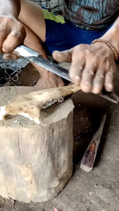 Golok Cacah Tulang Kaki Sapi: Alat Pemotongan Berkualitas Tinggi