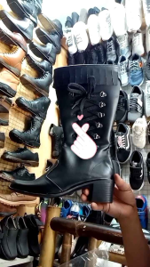 Sepatu Boot Wanita