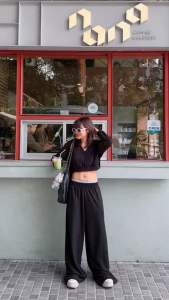 เซต2ชิ้นเสื้อครอปคอวีมีฮู้ดพร้อมกางเกงขายาวกระบอใหญ่