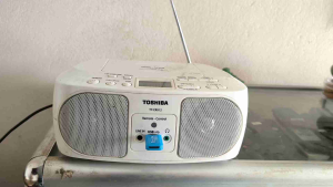 Đài boom box mini toshiba TY-CRU12 chạy Full nghe hay và nhỏ gọn- hàng cũ hình thức trầy 80%