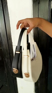 tas bulan/slingbag/ tas bahu/wanita kekinian