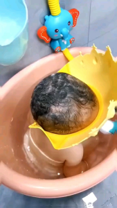 Topi mandi keramas mahkota anak bayi balita baby shower cap mahkota perlatan mandi