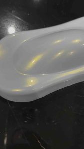 สีพ่นรถยนต์ สีขาวเหลือบมุกทองอ่อน