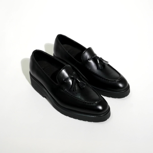 Moonlife Tassel Lowell รองเท้าหนังวัวแท้ - สีแดง (Black) และเครื่องมือการตกแต่งด้วย Brush Off