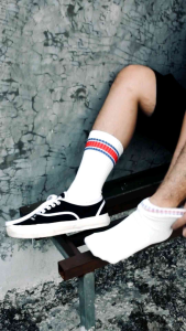 APPEARS SOCKS - Kaos Kaki Motif OS White Blue Strips Red