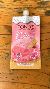 Ponds Berry Glow Mask Masker Wajah 8gr