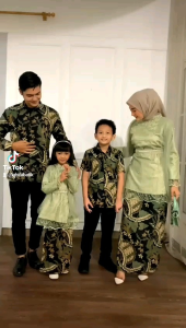 COUPLE SARIMBIT KELUARGA KEBAYA SERAGAM PERNIKAHAN BRIDESMAID