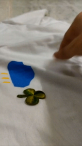 Miếng ủi hình cỏ 3 lá/4 lá (1 miếng). Xem hướng dẫn ủi trong phần chi tiết.