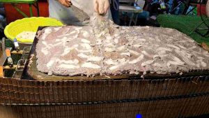 บ้าบิ่นทิพ 10 ชิ้น หอม หวาน มัน อร่อย ขนาด 60 กรัม/ชิ้น รับประกันคุณภาพ เก็บไว้ได้ 1-3 อาทิตย์ แช่เย็นอยู่ได้ 2 เดือน