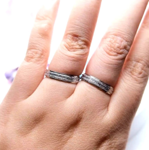 [GRATIS CETAK NAMA] Cincin Couple Titanium Anti Karat M75 | Cincin Pasangan | Cincin Hadiah | Cincin Lamaran | Cincin Tunangan | Aksesoris Pria Wanita