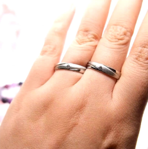 [GRATIS CETAK NAMA] Cincin Couple Titanium Anti Karat M74 | Cincin Pasangan | Cincin Hadiah | Cincin Lamaran | Cincin Tunangan | Aksesoris Pria Wanita