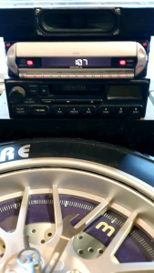 Máy phát nhạc liền Amply Sony CDX R3300S . Tính năng radio/aux/cd mp3/ out put rca.