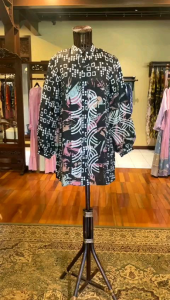 Anera Tunik Viscos by Dian Pelangi LIMITED EDITION Blouse Baju Atasan Kemeja Blus Outfit Kerja Kantor Casual Formal Pesta Pernikahan Kondangan Lebaran Wanita Hijaber Cantik Anggun Modis Modern Simple Elegan Mewah Model Korea Terbaru Motif Batik Kekinian