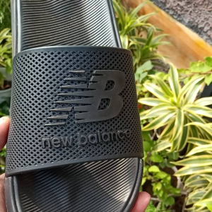 Sandal Pria & Desain Trendy: Pilihan Terbaik Untuk Aktivitas Sehari-hari