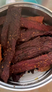 Thịt trâu gác bếp hun khói - gói 200gr 500gr - 100% hun thịt trâu tươi dai ngọt gia vị đặc trưng vùng cao đặc sản Tây Bắc có kèm chẩm chéo khố