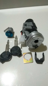 Kunci Kontak ASSY SET: Aksesori Motor dan Suku Cadang