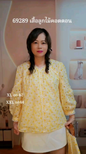 69289 เสื้อ A La Carte คอตตอนปักฉลุ two-toneตัดกับเนื้อผ้า ทรงคอวีโค้ง แทรกทริมกราฟฟิค แขน 3 ส่วน by PENNY CLOTH 888