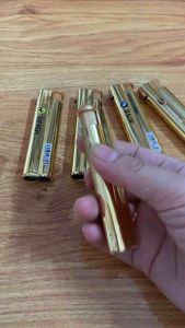 Combo 5cái Quẹt khò tia xanh vỏ kim loại màu Vàng Khắc hình hãng Xe nhỏ gọn tiện lợi  bơm lại được khi hết