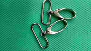 kait gantungan kunci ring tali 4 cm.nikel poles.