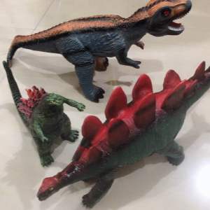 Mainan Dinosaurus Karet Suara dino