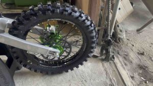 { "ซี่ลวด KLX140/150 kawasaki สำหรับใส่ขอบ 21/18" }