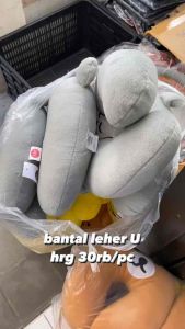 Bantal Mobil Bantal leher U karakter pluto kuning
