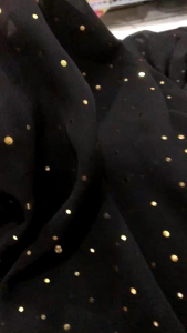 vải voan đen mỏng nhẹ mềm rũ dãn cườm vàng _( khổ 1m5) may đầm váy áo vv