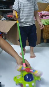 Đồ chơi máy bay đẩy có chuông