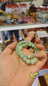 Vòng tay đá C.ẩm Th.ạch xanh bản 8-10li mang lại May mắn Tài Lộc.