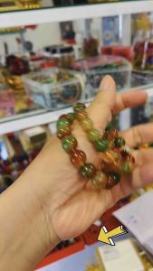 Vòng tay đá chalcedony mã não đa sắc màu mang lại May Mắn Hạnh Phúc và bình an cho gia chủ.