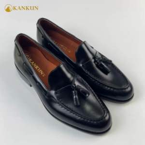 Tassel Loafer Classic Black รองเท้าหนังวัวแท้ เกรดพรีเมี่ยม สไตล์ดำด้าน ขอบดำ คลาสสิค ทรงสวย สวมใส่สบาย พื้นนุ่ม เย็บแน่นแข็งแรง