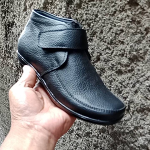 sepatu anak pantopel anak laki model simple dan tredy