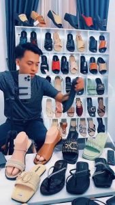 Sandal Wanita Flat Terbaru 2025 & Desain Sendal Selop Cewek Kekinian