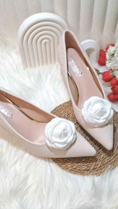 Hiasan Sepatu & Sandal Mawar: Desain Mewah & Aksesoris Wanita