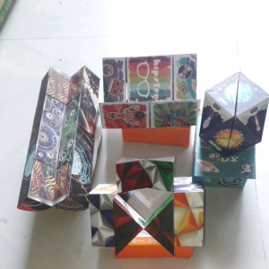 Một cục Rubik 3D xếp hình đa năng bằng nhựa rất đẹp và nhiều màu sắc