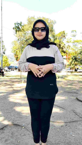 Kaos Wanita Oval Motif Kombinasi Warna Bahan kaun Adem