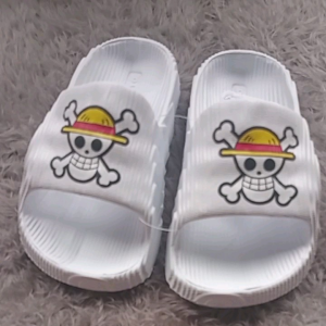 SANDAL SLOP SLIP ON ANAK LAKI ONE PIECE TRBARU//SANDAL TERVIRAL ONE PIECE PUTIH ANAK LAKI-LAKI
