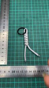 Y004พวงกุญแจถักเชือก PARACORD (4mm.) ใช้เป็นพวงกุญแจหรือใส่ซิปกระเป๋า ห้อยท้ายไฟฉาย ท้ายมีด