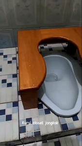 kursi closet wc jongkok portable kayu model U kursi lansia 45×45×20cm