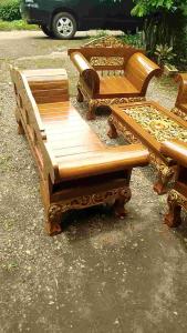 Kursi Tamu Madura Model Kaki Kuku Macan Kombinasi Emas