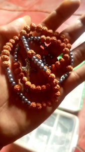 Rosario Kristiani Kalung Doa Harian Rudraksha Maria dengan Gantungan Salib Perhiasan Spiritual Manik
