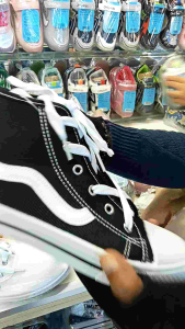 Sepatu Sekolah Canvas Ventela Hitam Putih Awet Murah