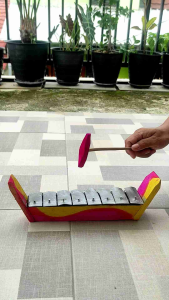 Saron Gamelan Mini Mainan Tradisional 8 Bilah Nada
